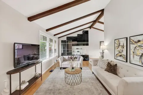 5342 Avenida Almendros