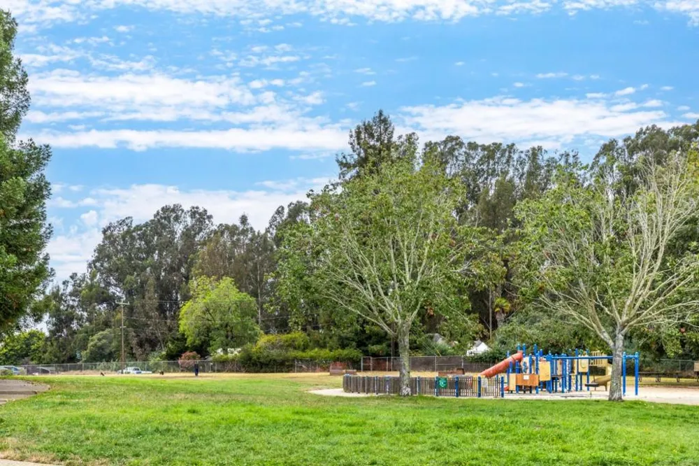 2520 Howe Street Santa Cruz, CA 95065