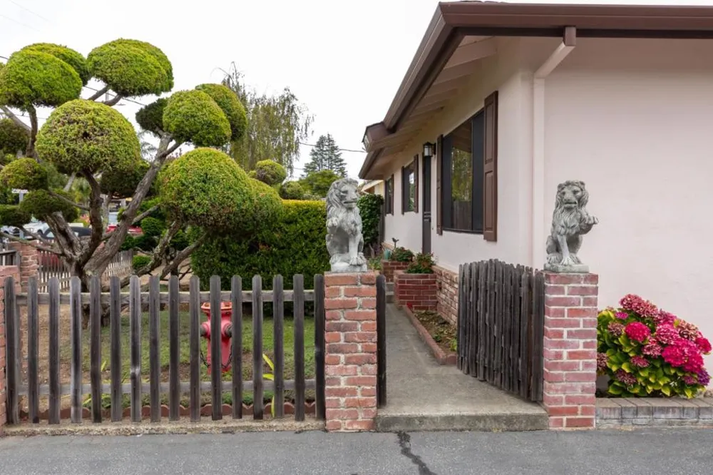 2520 Howe Street Santa Cruz, CA 95065