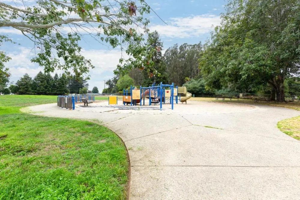2520 Howe Street Santa Cruz, CA 95065