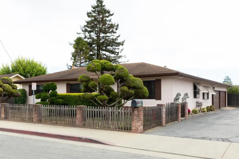 2520 Howe Street Santa Cruz, CA 95065