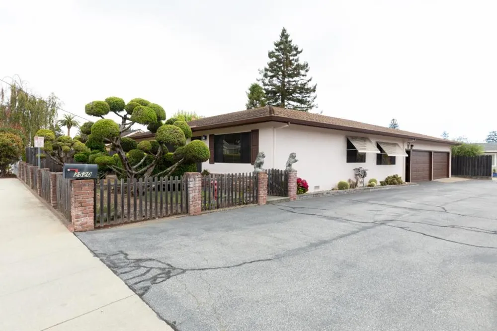 2520 Howe Street Santa Cruz, CA 95065