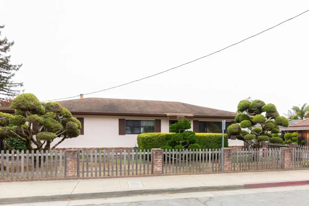 2520 Howe Street Santa Cruz, CA 95065