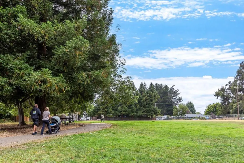 2520 Howe Street Santa Cruz, CA 95065