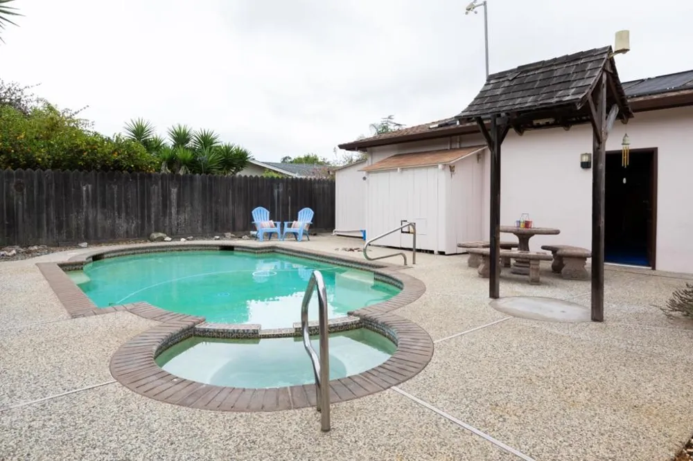 2520 Howe Street Santa Cruz, CA 95065