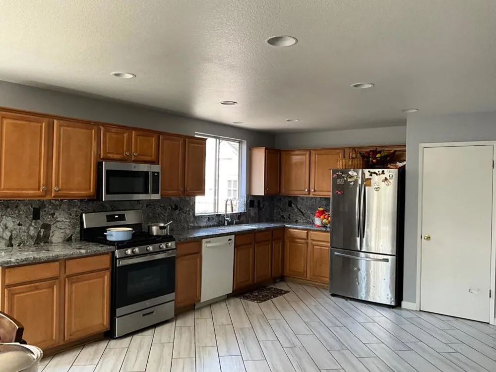 2560 Glenview Drive Hollister, CA 95023