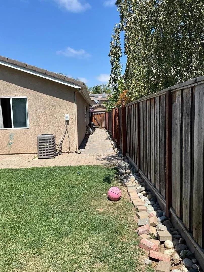 2560 Glenview Drive Hollister, CA 95023
