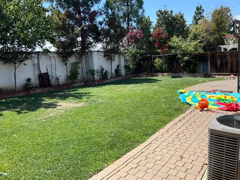 2560 Glenview Drive Hollister, CA 95023