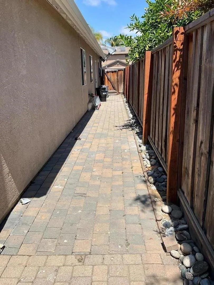 2560 Glenview Drive Hollister, CA 95023