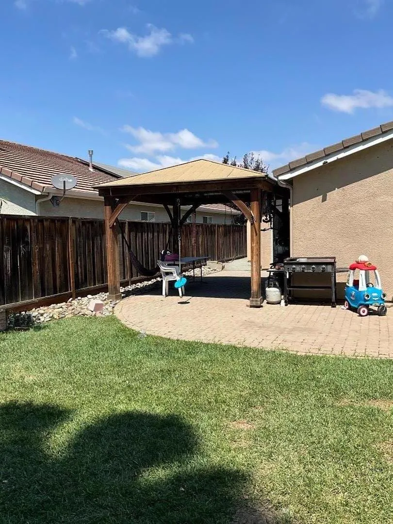 2560 Glenview Drive Hollister, CA 95023