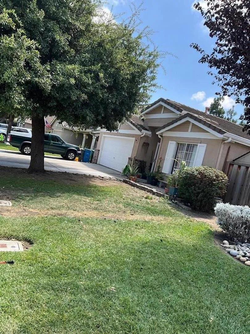 2560 Glenview Drive Hollister, CA 95023
