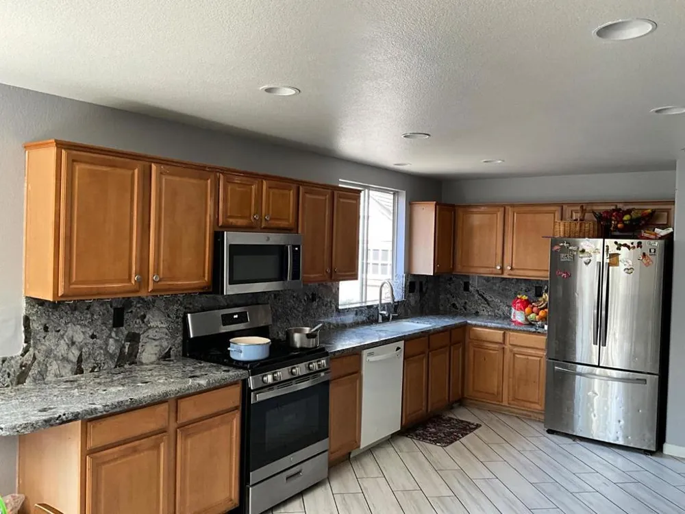 2560 Glenview Drive Hollister, CA 95023