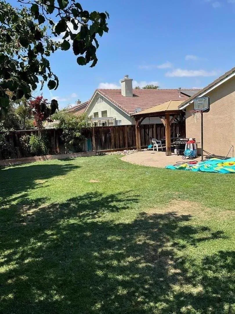 2560 Glenview Drive Hollister, CA 95023