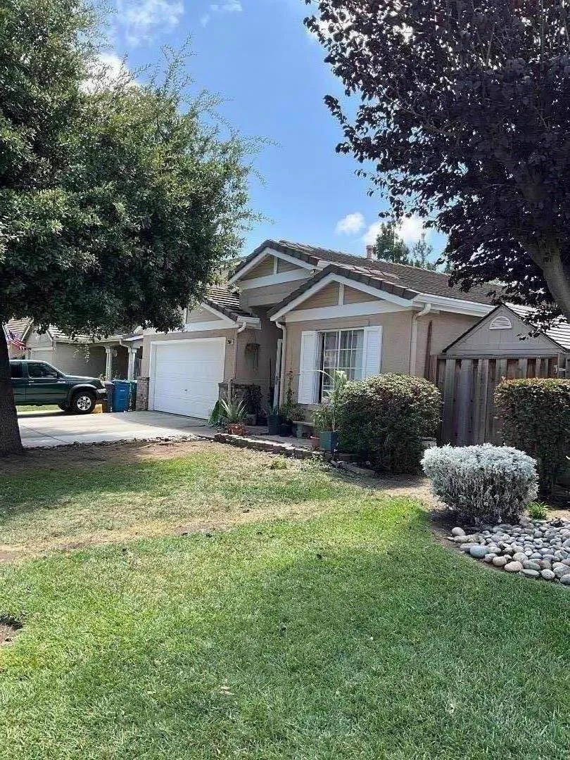 2560 Glenview Drive Hollister, CA 95023