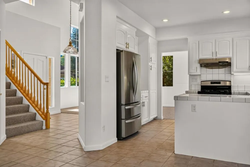 19243 Dovewood Court Salinas, CA 93908
