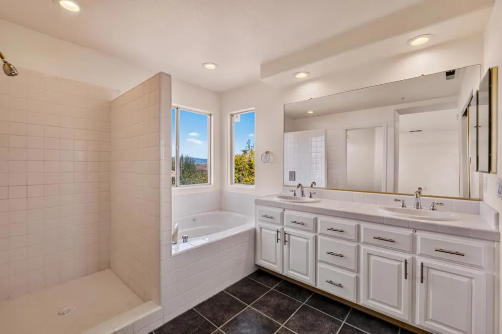 19243 Dovewood Court Salinas, CA 93908