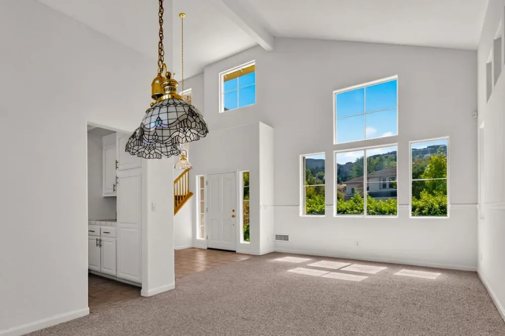 19243 Dovewood Court Salinas, CA 93908