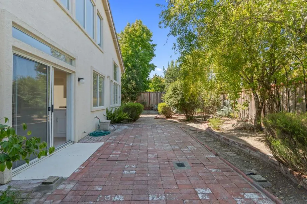 19243 Dovewood Court Salinas, CA 93908