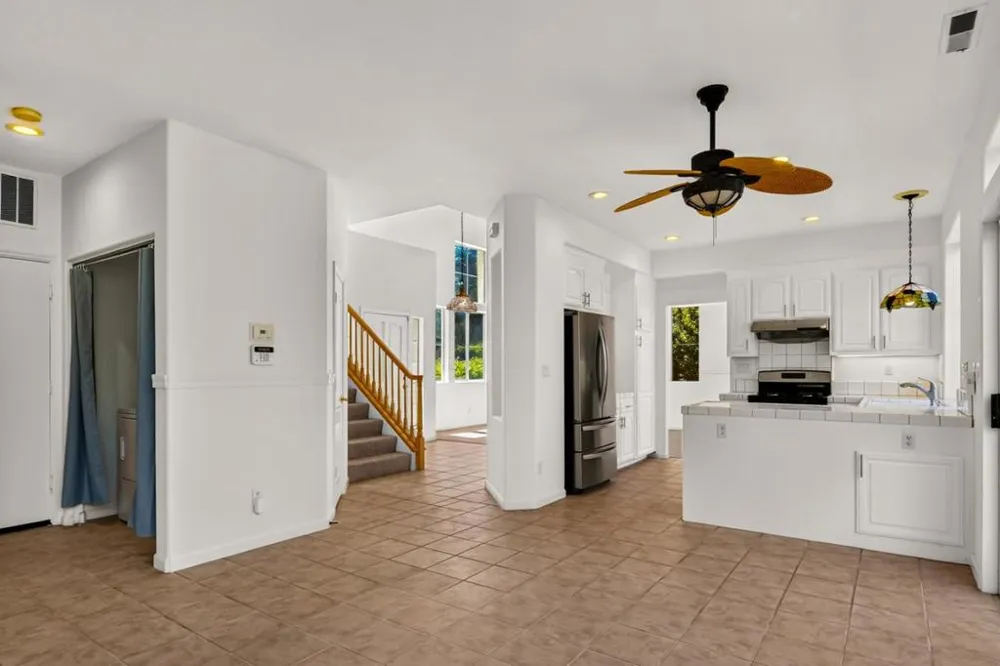 19243 Dovewood Court Salinas, CA 93908