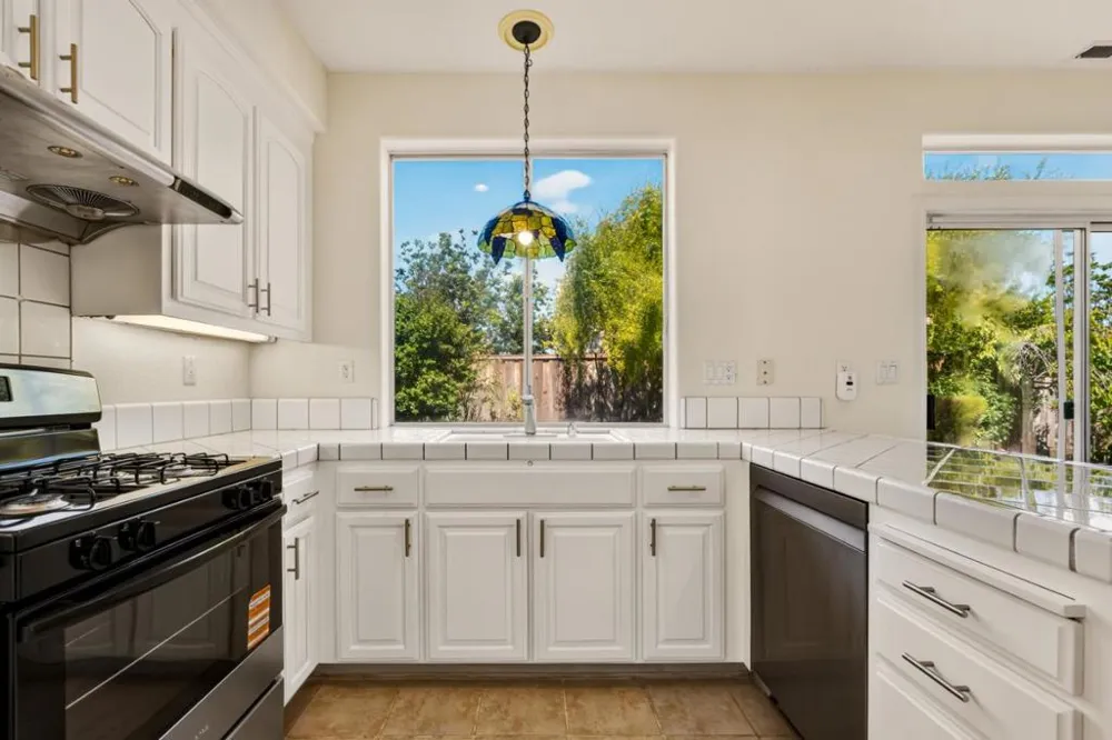 19243 Dovewood Court Salinas, CA 93908