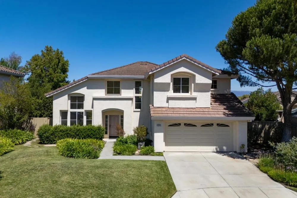 19243 Dovewood Court Salinas, CA 93908