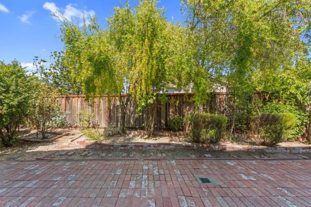 19243 Dovewood Court Salinas, CA 93908