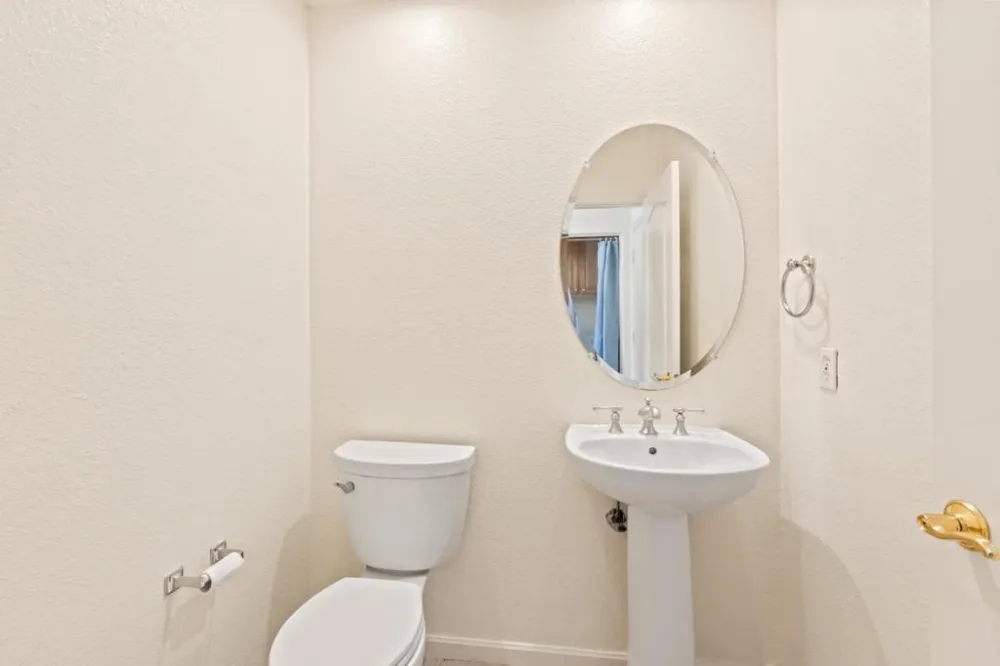 19243 Dovewood Court Salinas, CA 93908