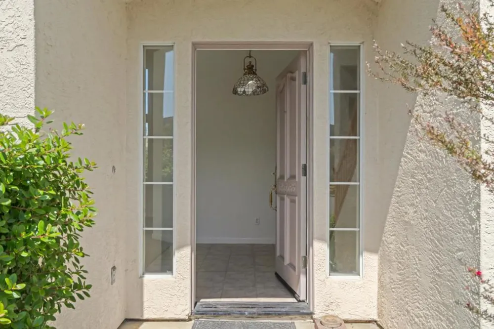 19243 Dovewood Court Salinas, CA 93908