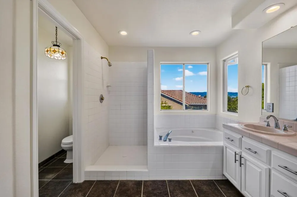19243 Dovewood Court Salinas, CA 93908