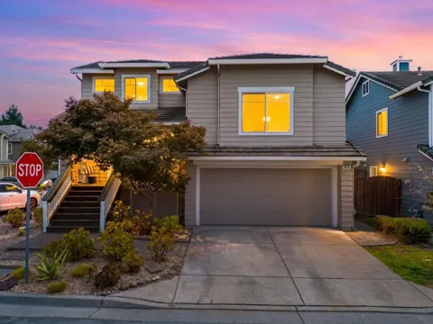 814 Coast Range Drive