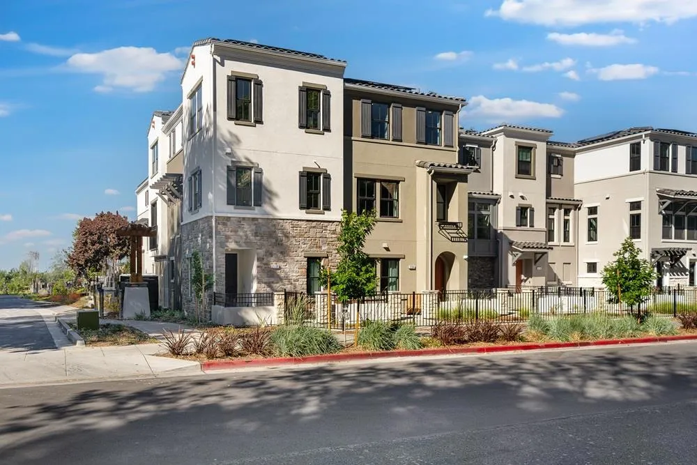 2120 Latham Street Mountain View, CA 94040