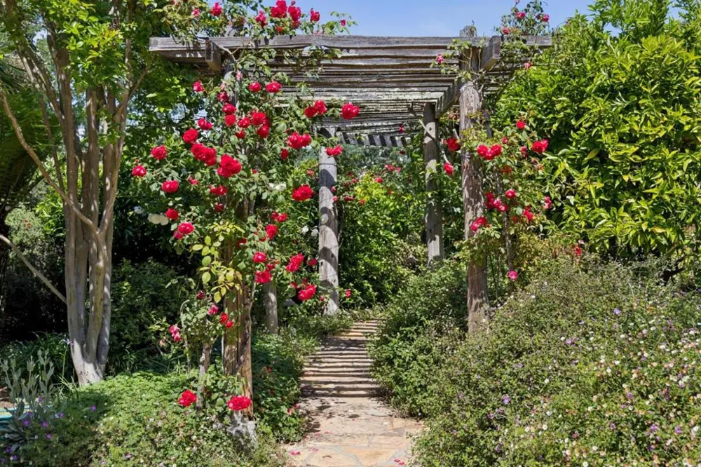 600 Moore Road Woodside, CA 94062