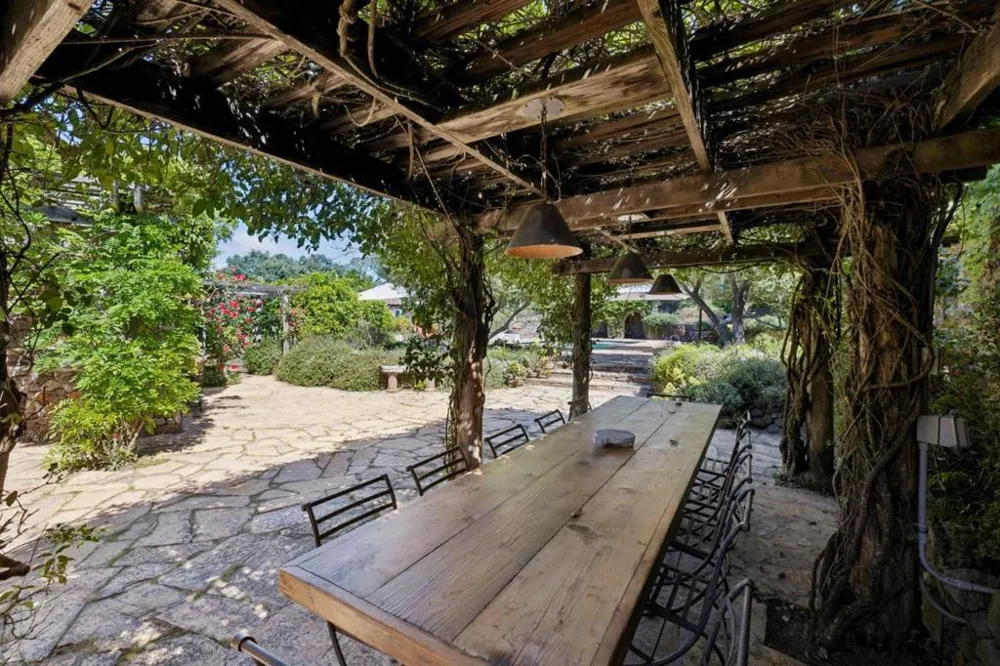 600 Moore Road Woodside, CA 94062