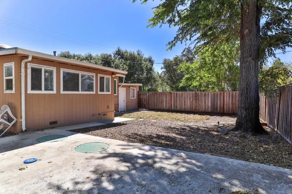 11705 Foothill Avenue Gilroy, CA 95020