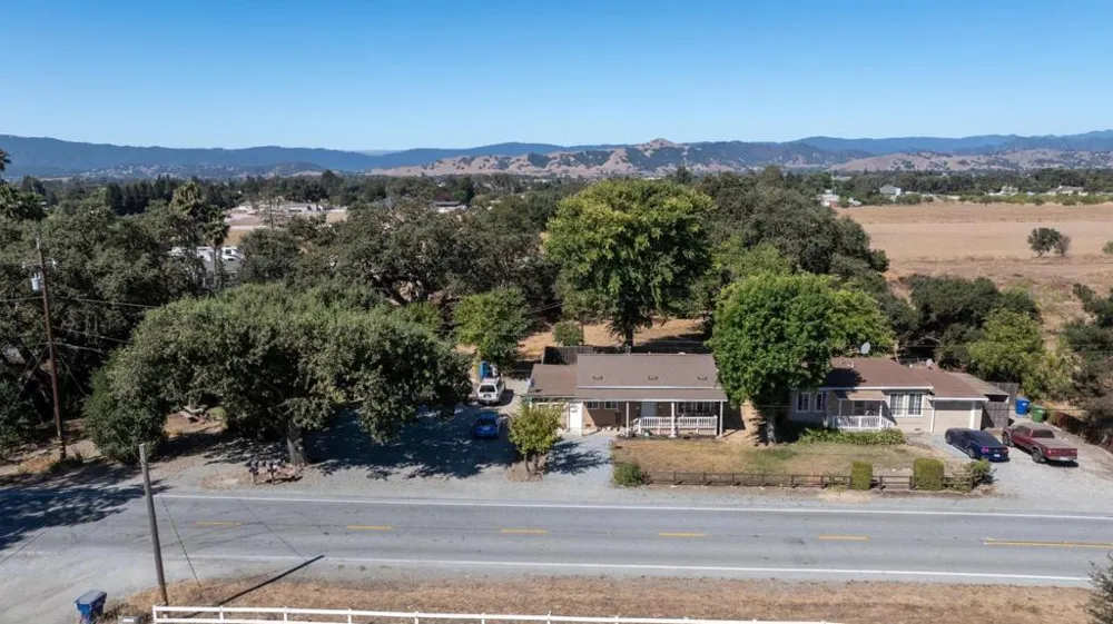 11705 Foothill Avenue Gilroy, CA 95020