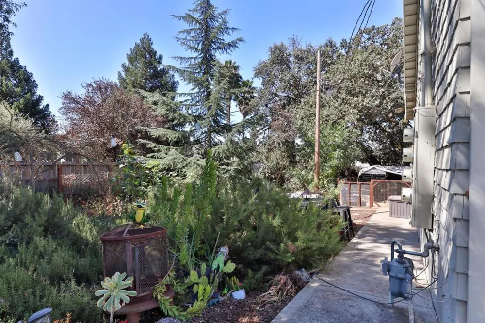 11705 Foothill Avenue Gilroy, CA 95020