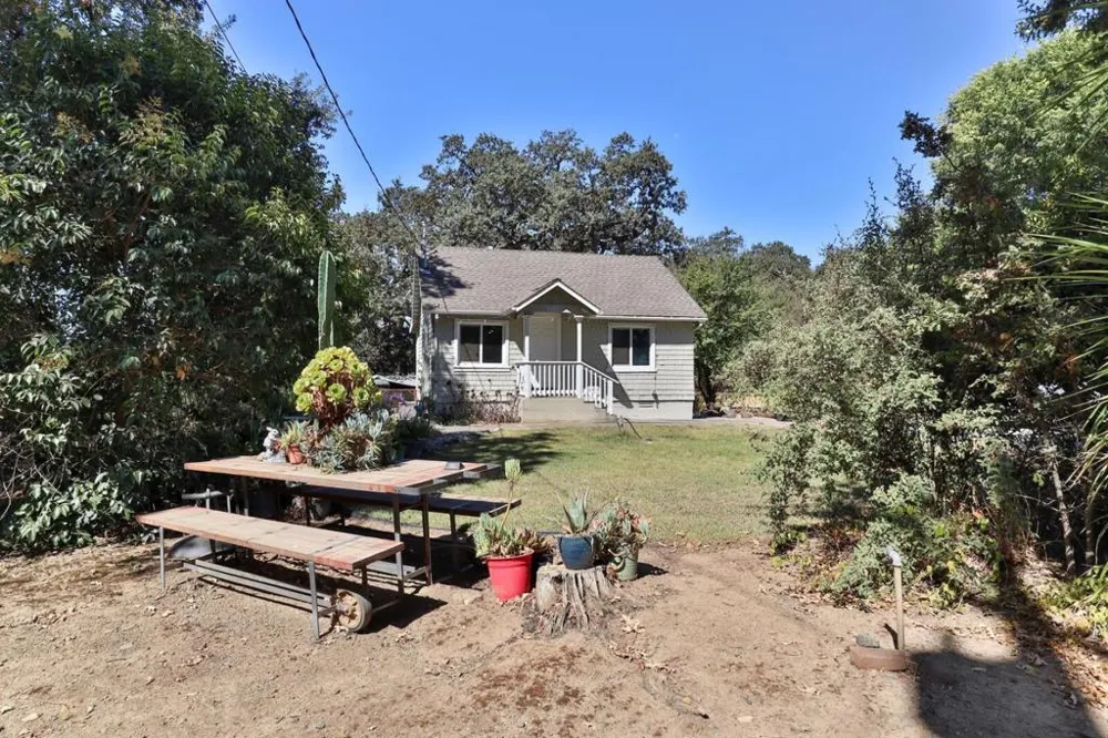 11705 Foothill Avenue Gilroy, CA 95020