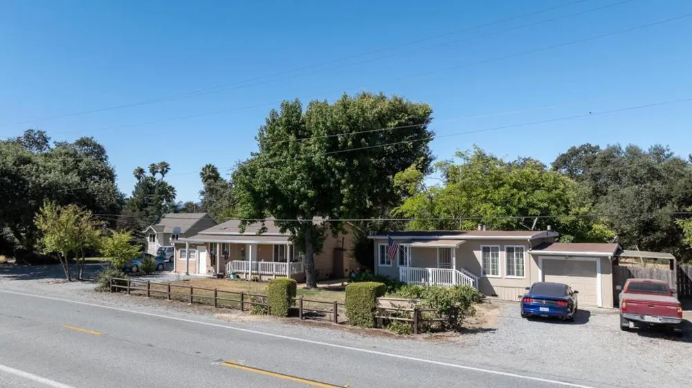 11705 Foothill Avenue Gilroy, CA 95020