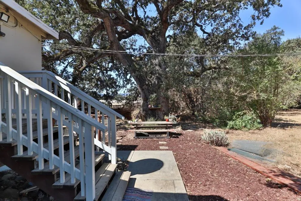 11705 Foothill Avenue Gilroy, CA 95020