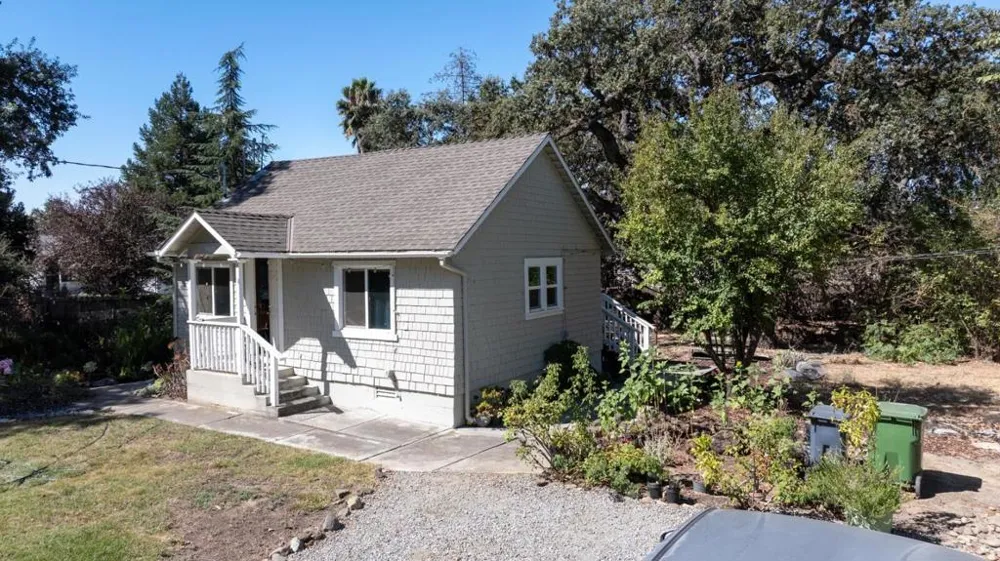 11705 Foothill Avenue Gilroy, CA 95020