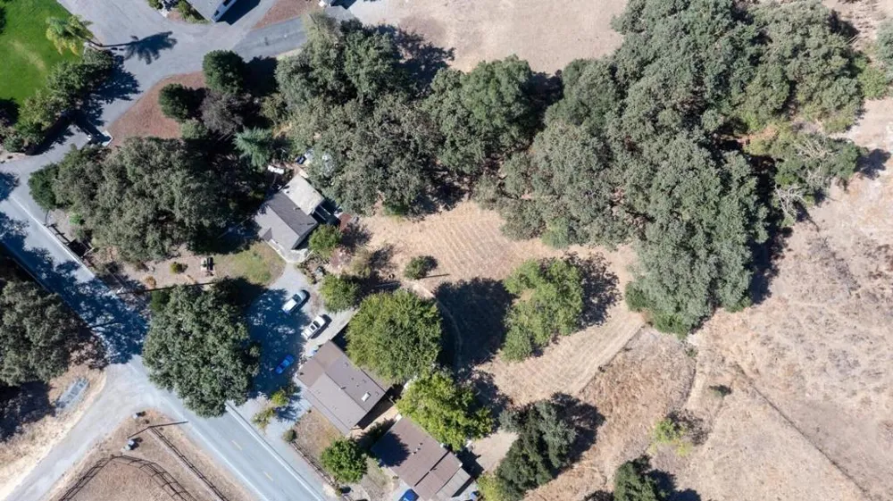 11705 Foothill Avenue Gilroy, CA 95020