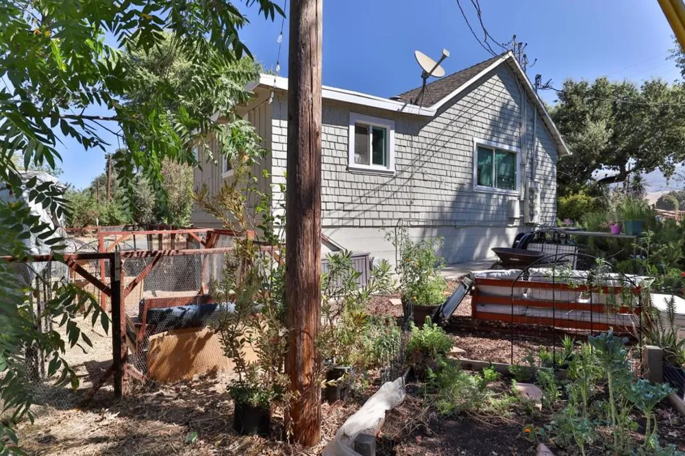11705 Foothill Avenue Gilroy, CA 95020