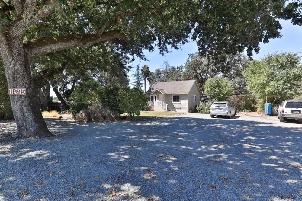 11705 Foothill Avenue Gilroy, CA 95020
