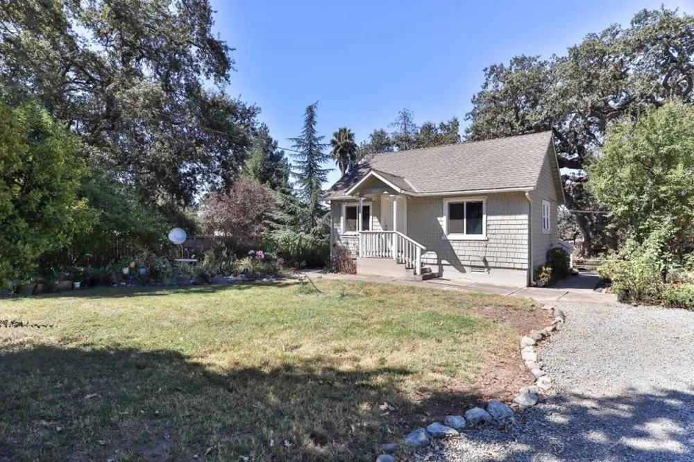 11705 Foothill Avenue Gilroy, CA 95020