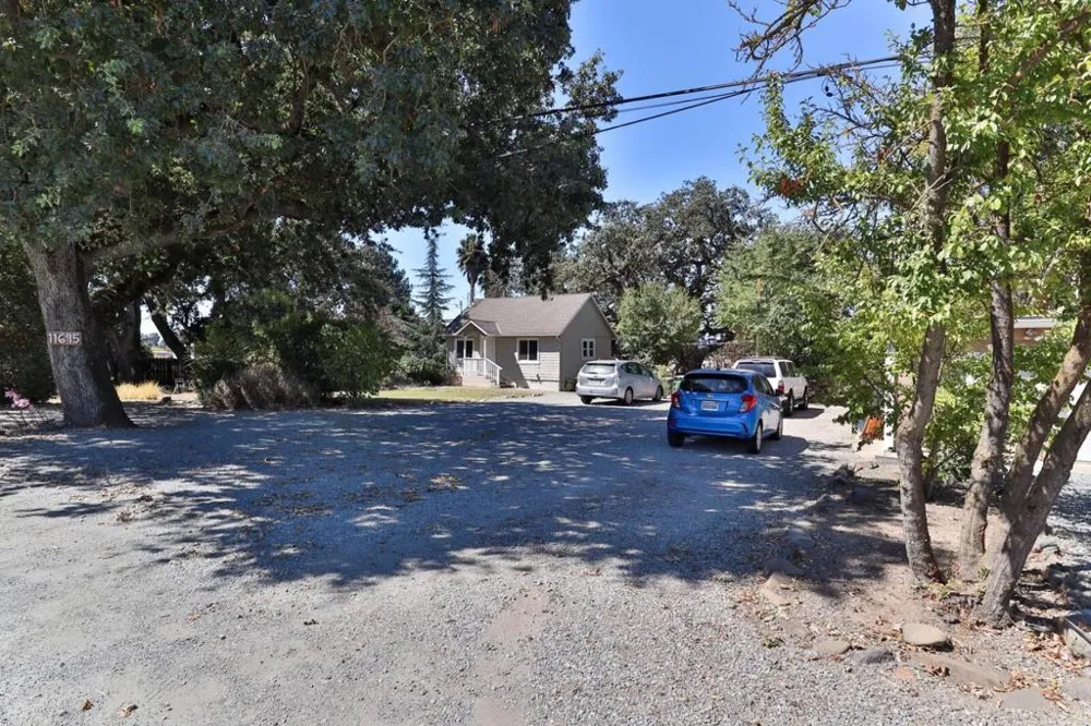 11705 Foothill Avenue Gilroy, CA 95020