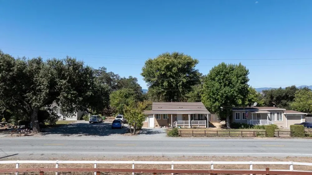 11705 Foothill Avenue Gilroy, CA 95020