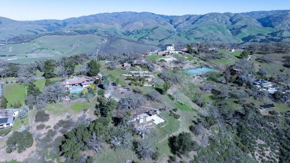 34994 Sky Ranch Road Carmel Valley, CA 93924