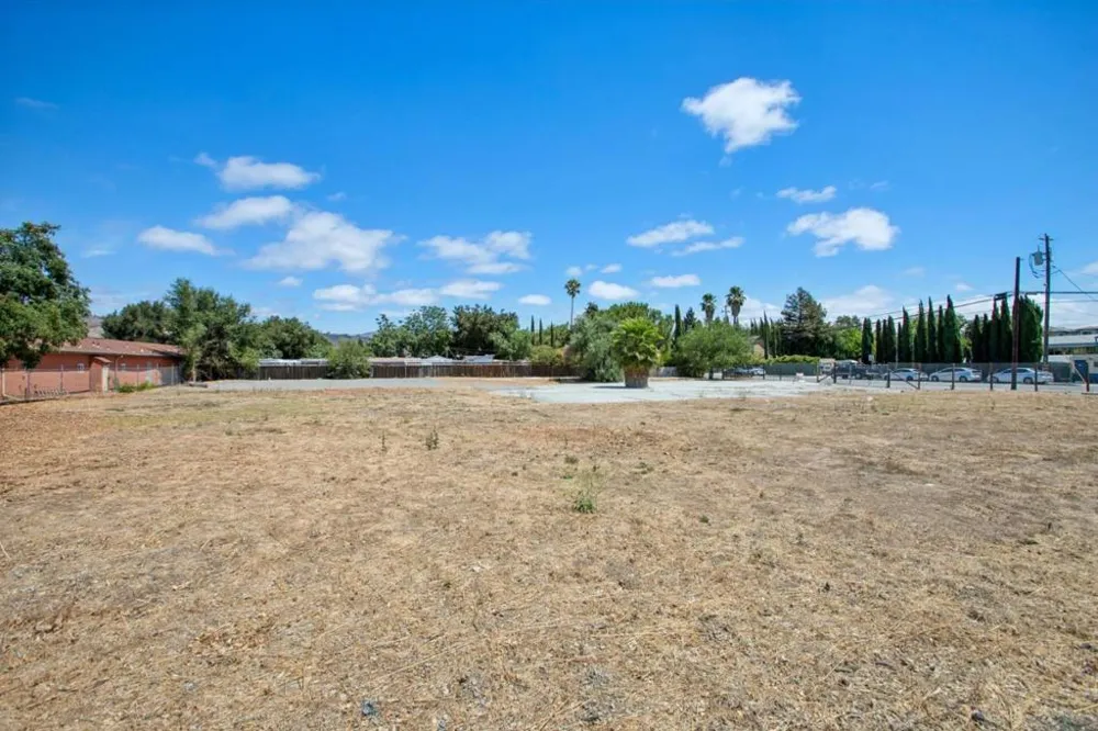 25 Peebles Avenue Morgan Hill, CA 95037