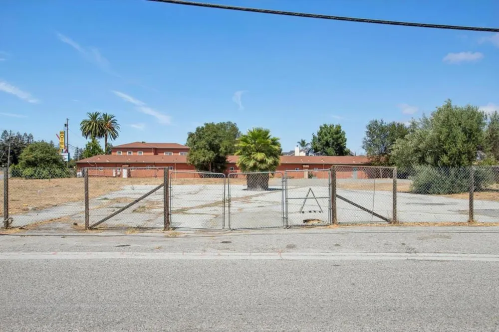 25 Peebles Avenue Morgan Hill, CA 95037