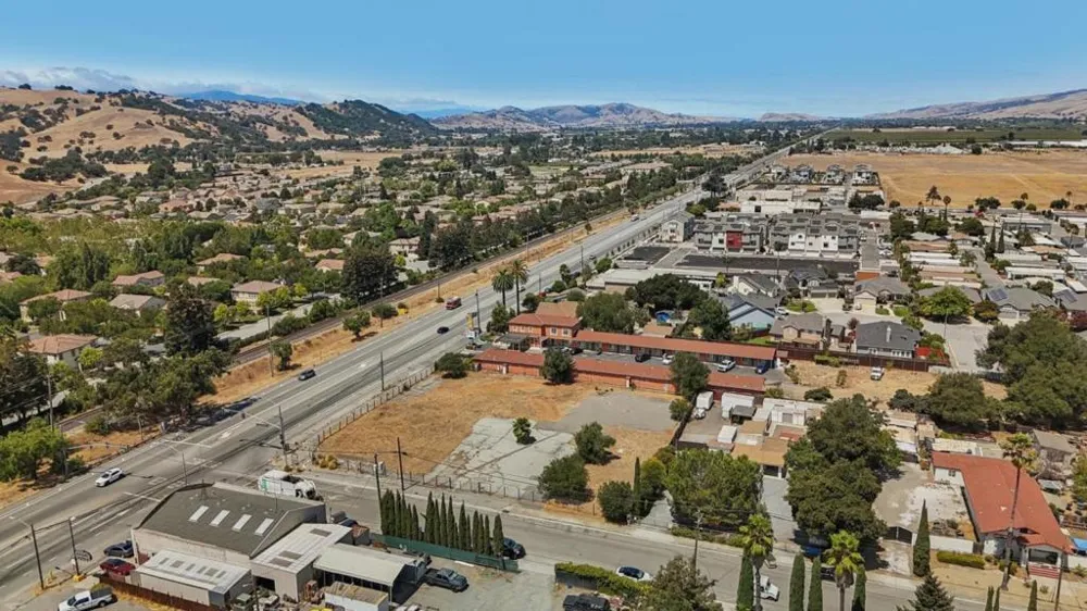 25 Peebles Avenue Morgan Hill, CA 95037